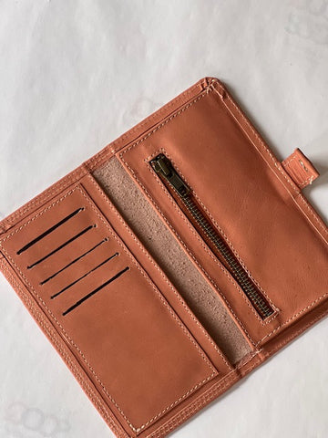 Leather travel wallet with clip