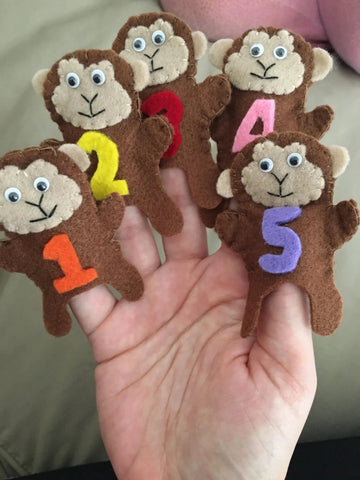 Finger Puppets: 5 little monkeys jumping on a bed